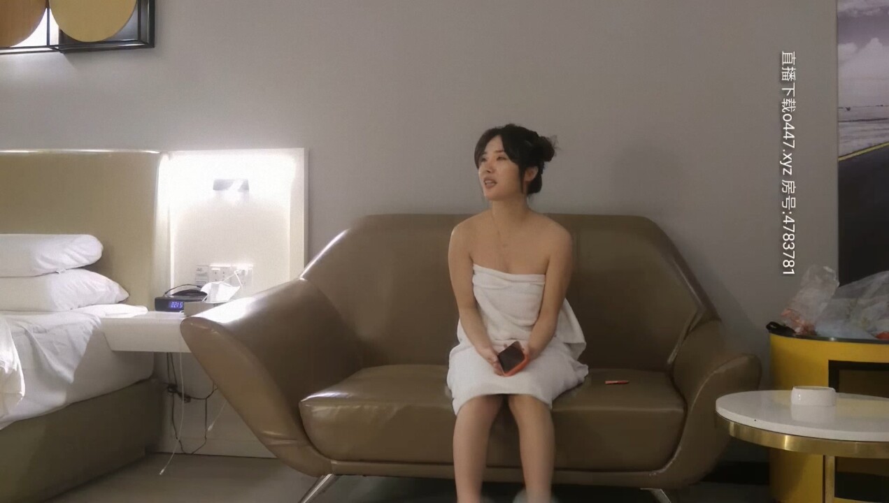 【AI高清2K修複】【雀兒滿天飛】校園女神，神似劉亦菲，難忘一夜精品推薦在校學生兼職怕客急沒穿內衣就過來了好評